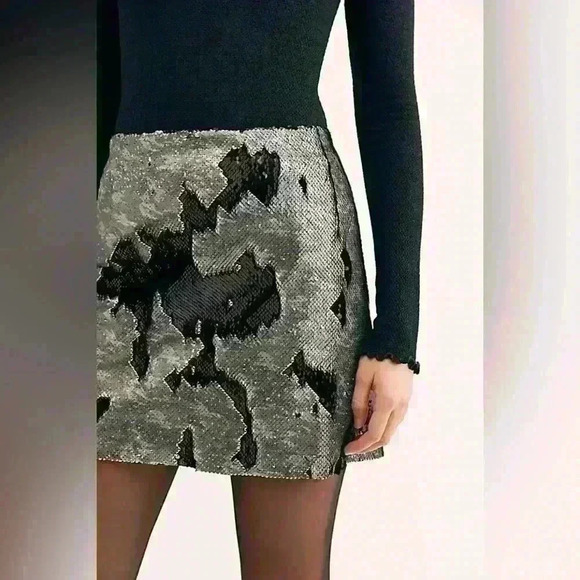 Free People one  Sequin Mini Skirt size 10 very nice condition - Picture 4 of 13